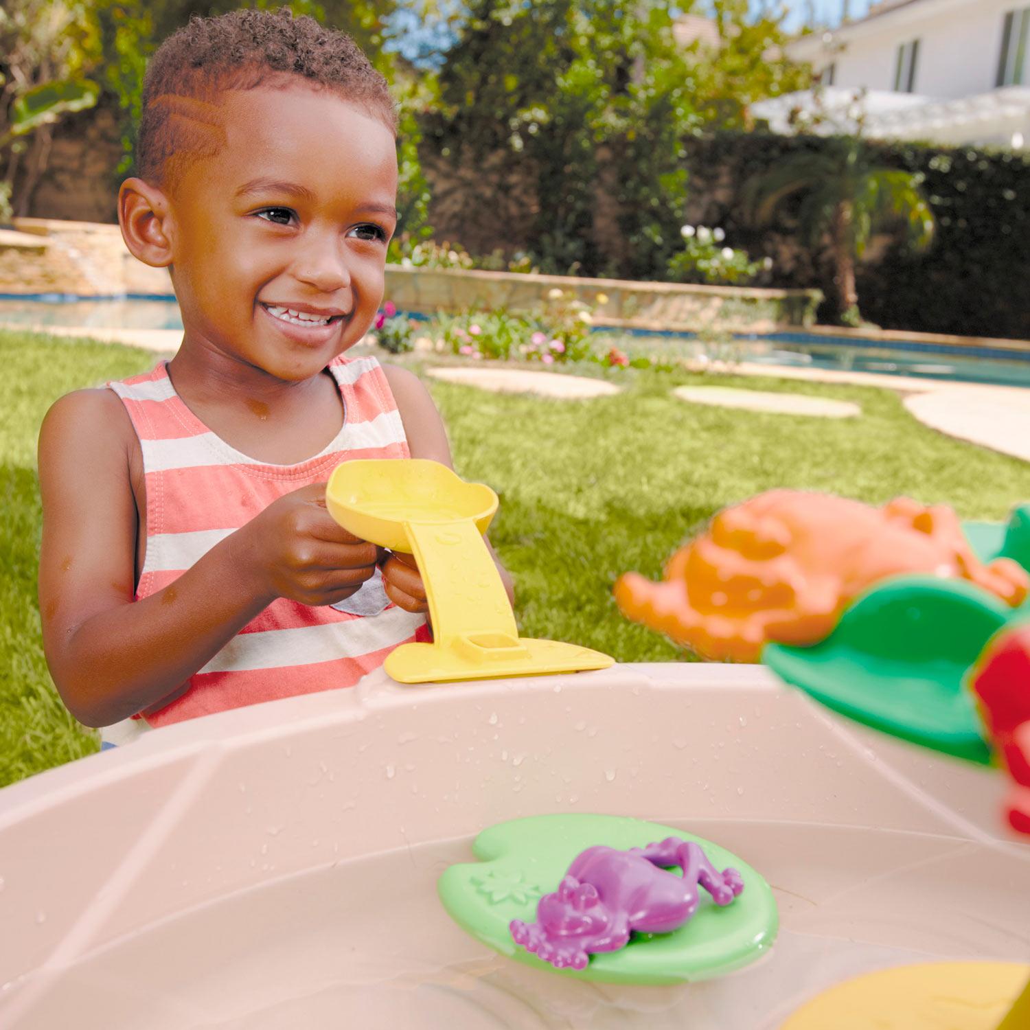 Little Tikes Frog Pond Water Table - Image 4