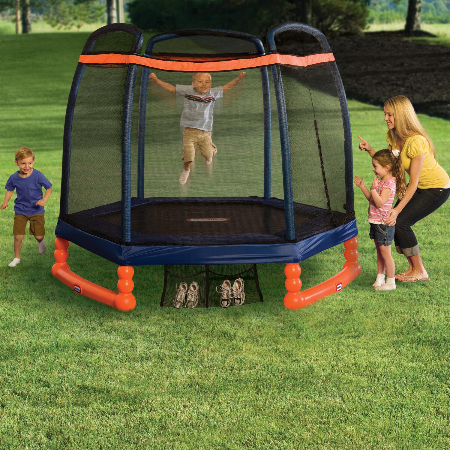 Little Tikes 7ft. Trampoline with Safety Net Enclosure - Image 2