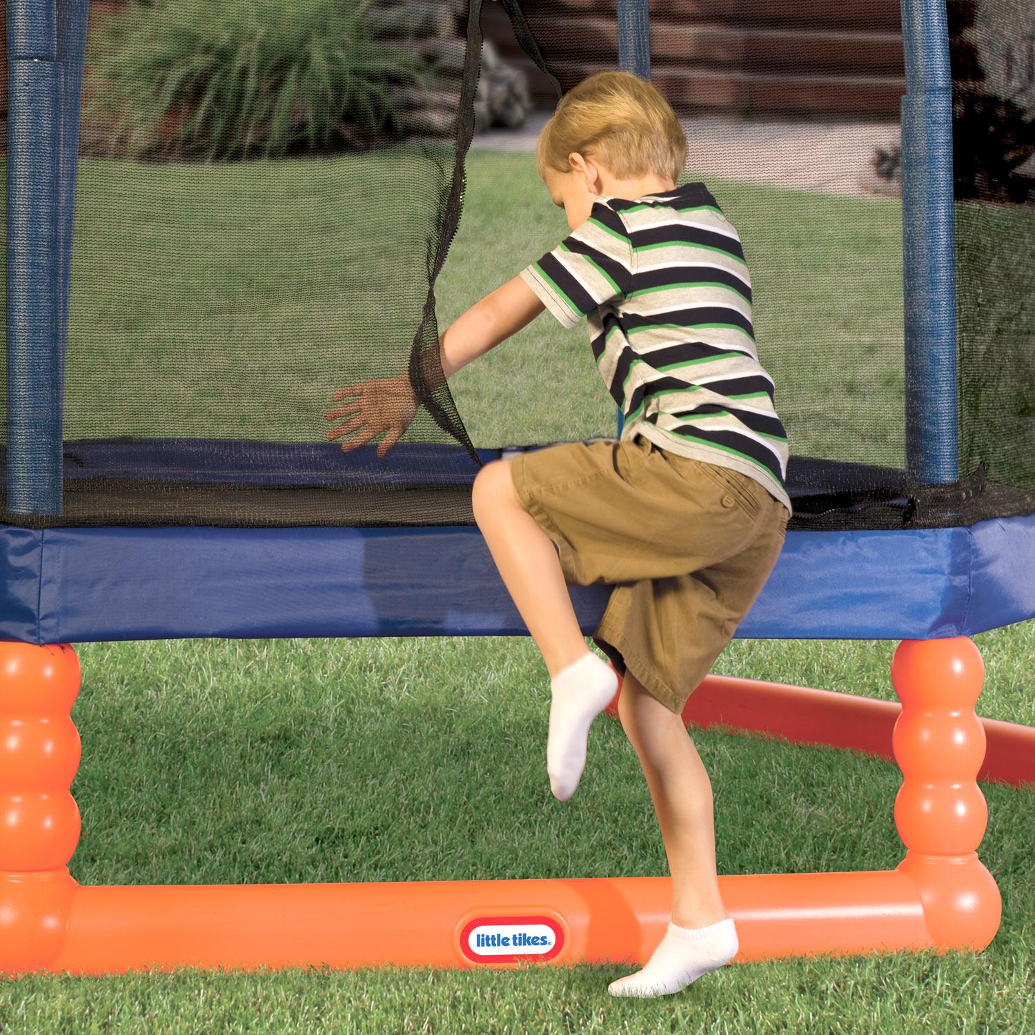 Little Tikes 7ft. Trampoline with Safety Net Enclosure - Image 3