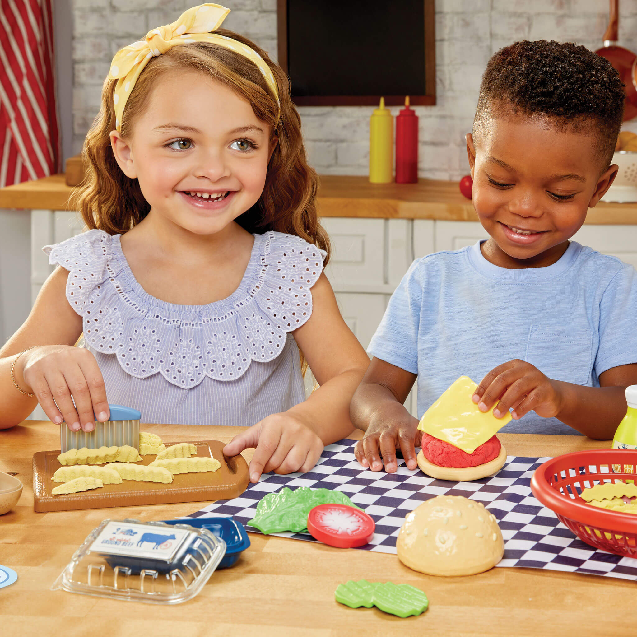 Little Tikes Creative Chefs? Cheeseburger and Fries Kit - Image 2