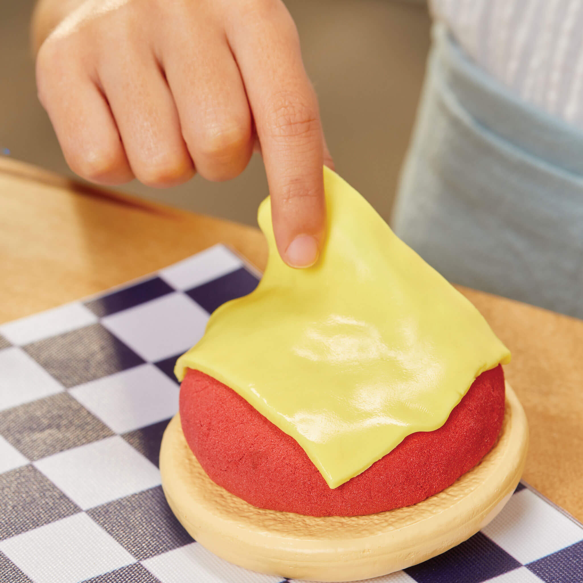 Little Tikes Creative Chefs? Cheeseburger and Fries Kit - Image 3
