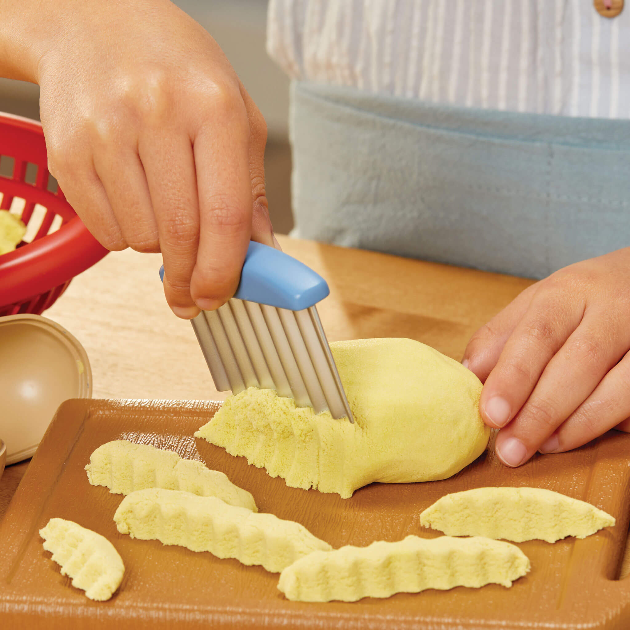 Little Tikes Creative Chefs? Cheeseburger and Fries Kit - Image 4