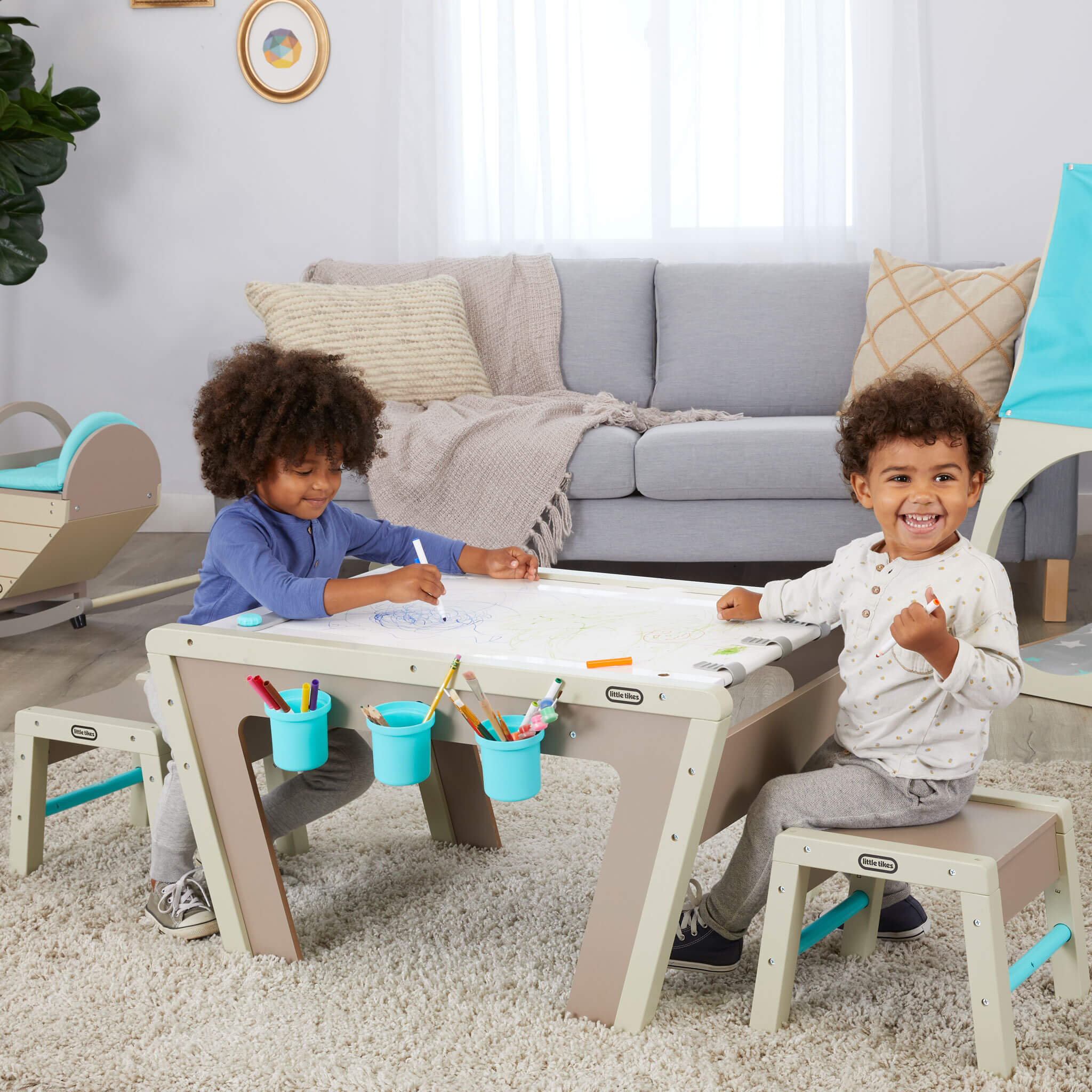 Little Tikes 2-in-1 Easel and Art Table - Image 3