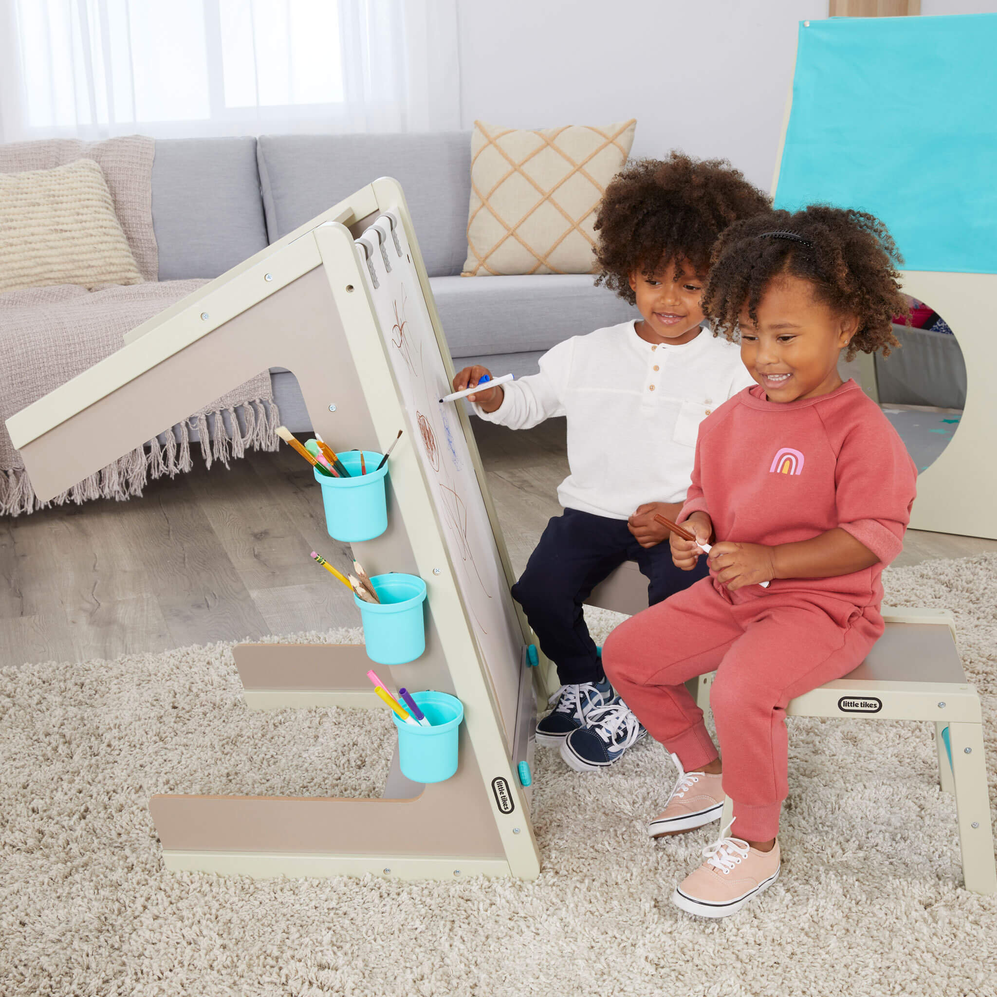 Little Tikes 2-in-1 Easel and Art Table - Image 5