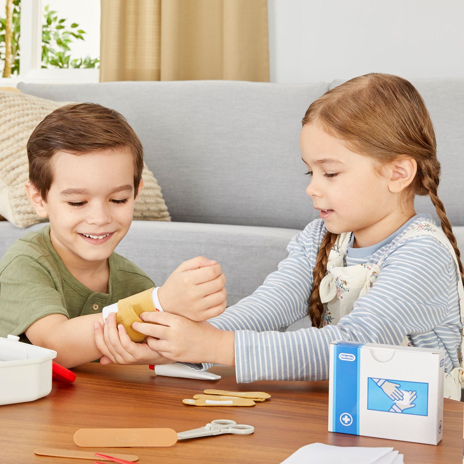Little Tikes First Aid Kit - Image 5