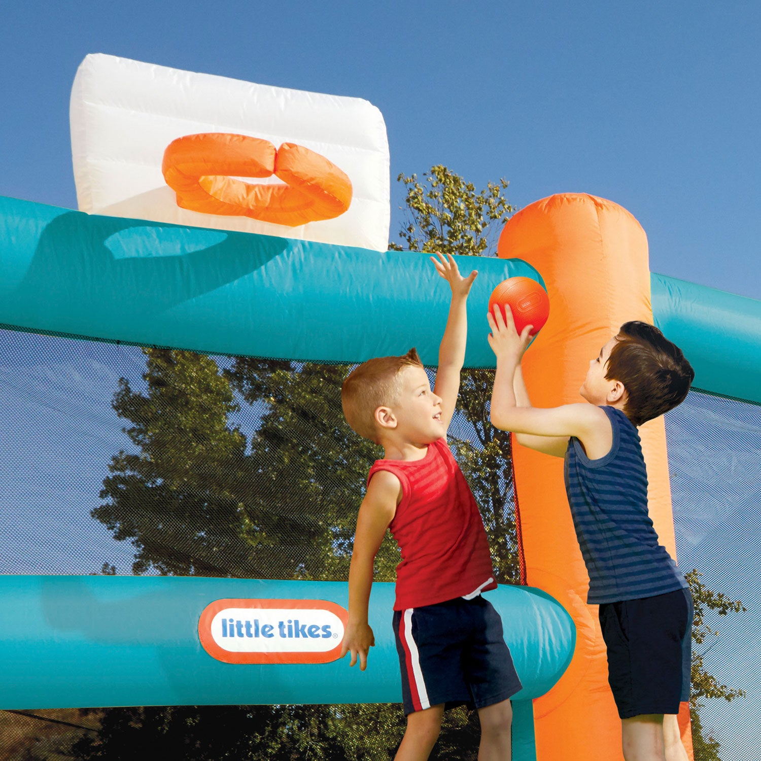 Little Tikes Huge Backyard Soccer & Basketball Court - Image 4