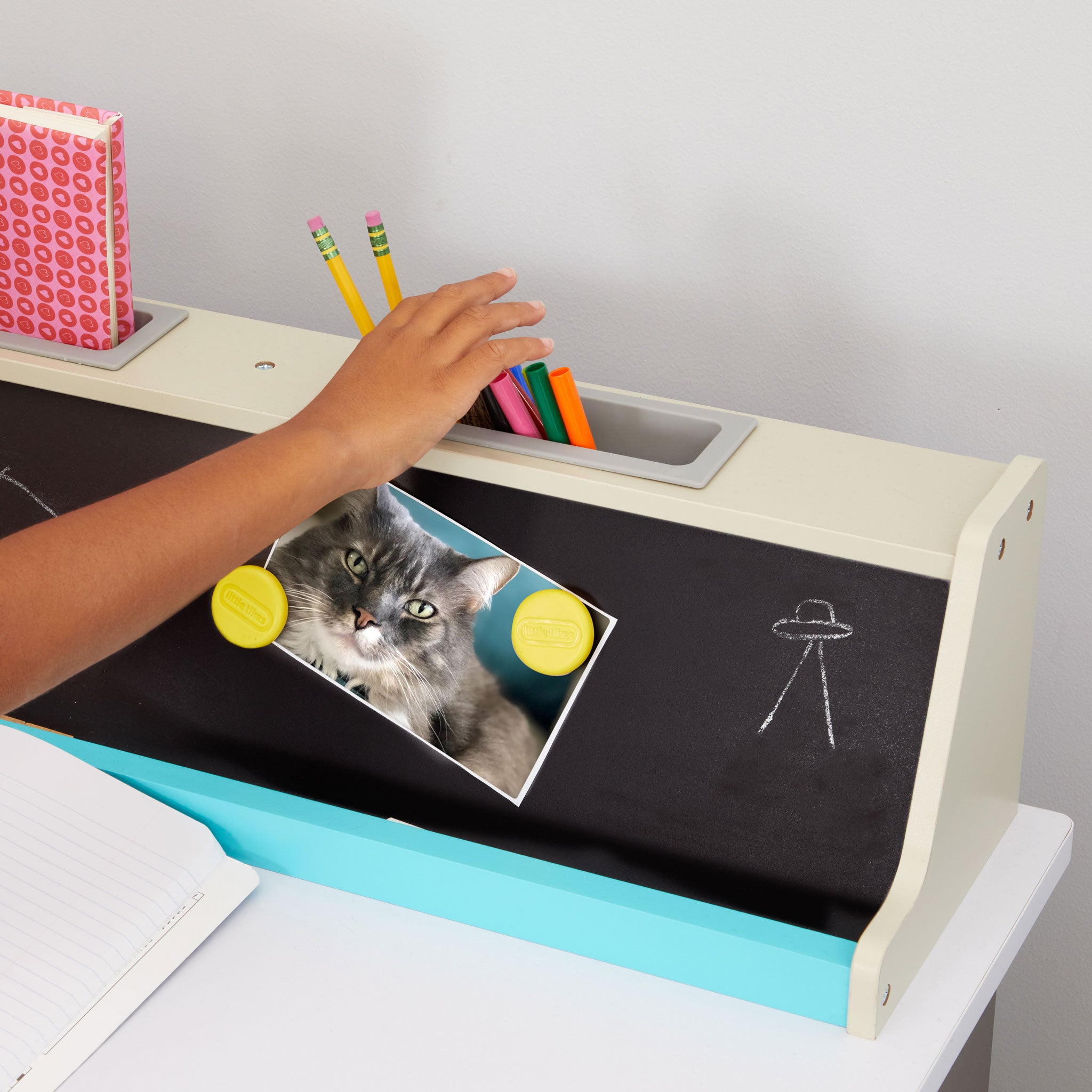 Little Tikes 2-in-1 Chalkboard Desk - Image 7